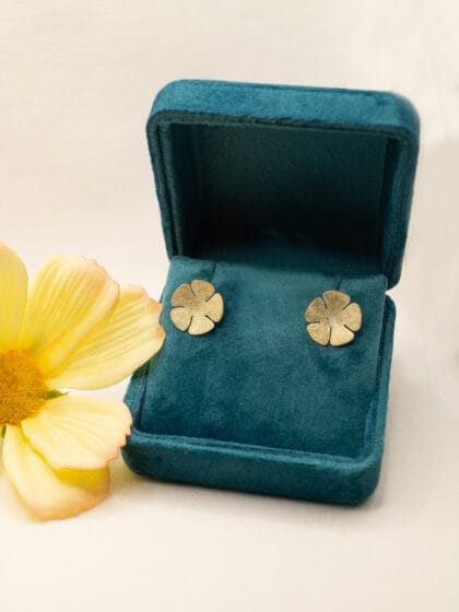 Goud vergulde oorbellen bloemen Jill